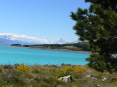 Mt Cook beyond a picturesque Lake Pukaki